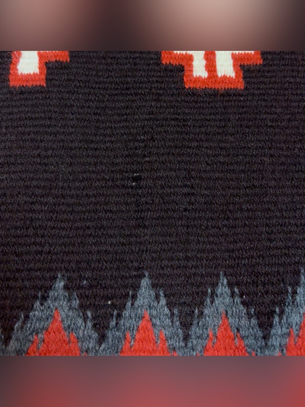 VINTAGE NAVAJO RUG - Picture 10 of 12
